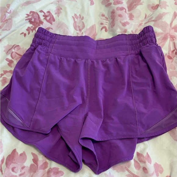 Preppy Lululemon hotty hot shorts - Picture 1 of 1